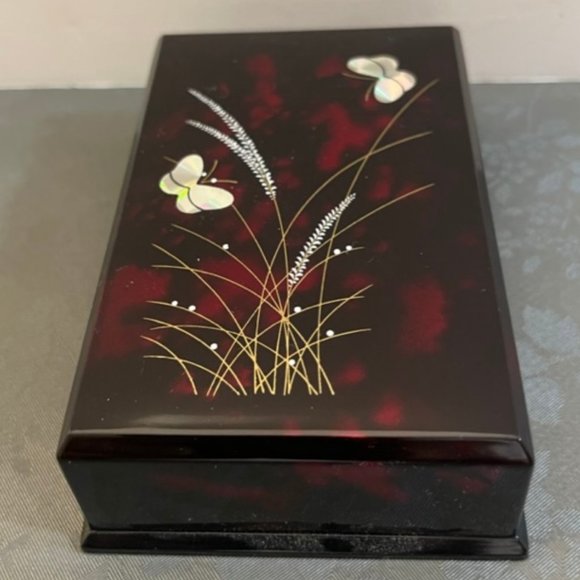 Vtg Japanese Cherry Laquered Playing Card Holder with Butterfly motif Ex. Cond. - Picture 3 of 6